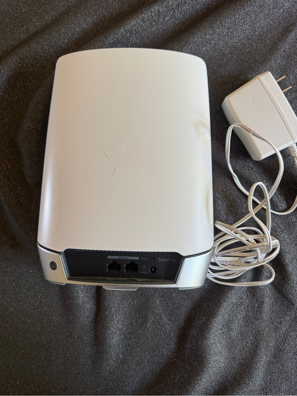 NETGEAR Orbi WiFi Router - White/Silver - Picture 3 of 4